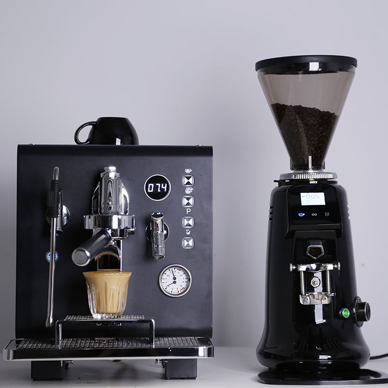 Profesjonalny różowy półautoma – Coffee & Tea Collective recenzja i cena